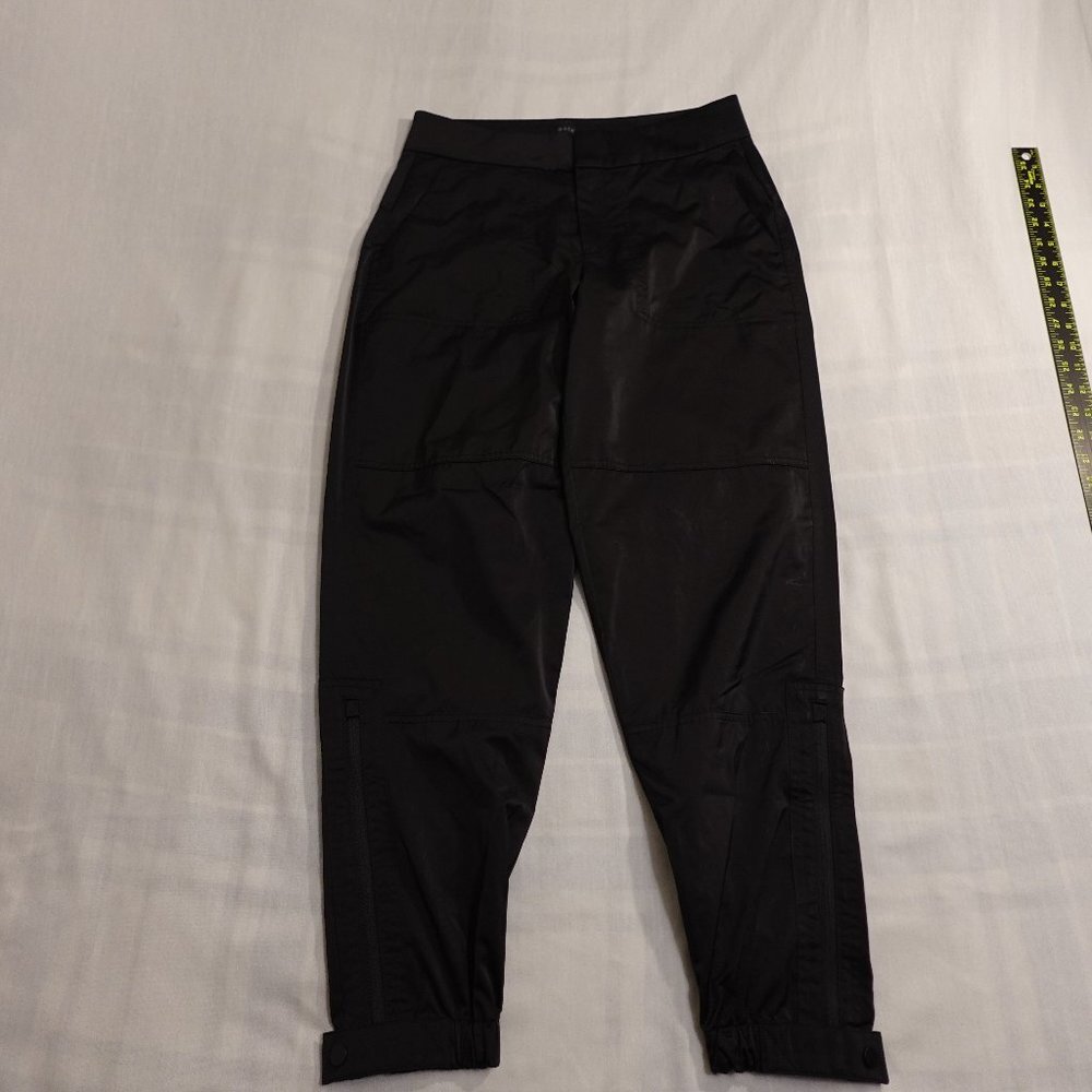 Athleta radiant jogger women's size 2 black water resistant pre-owned